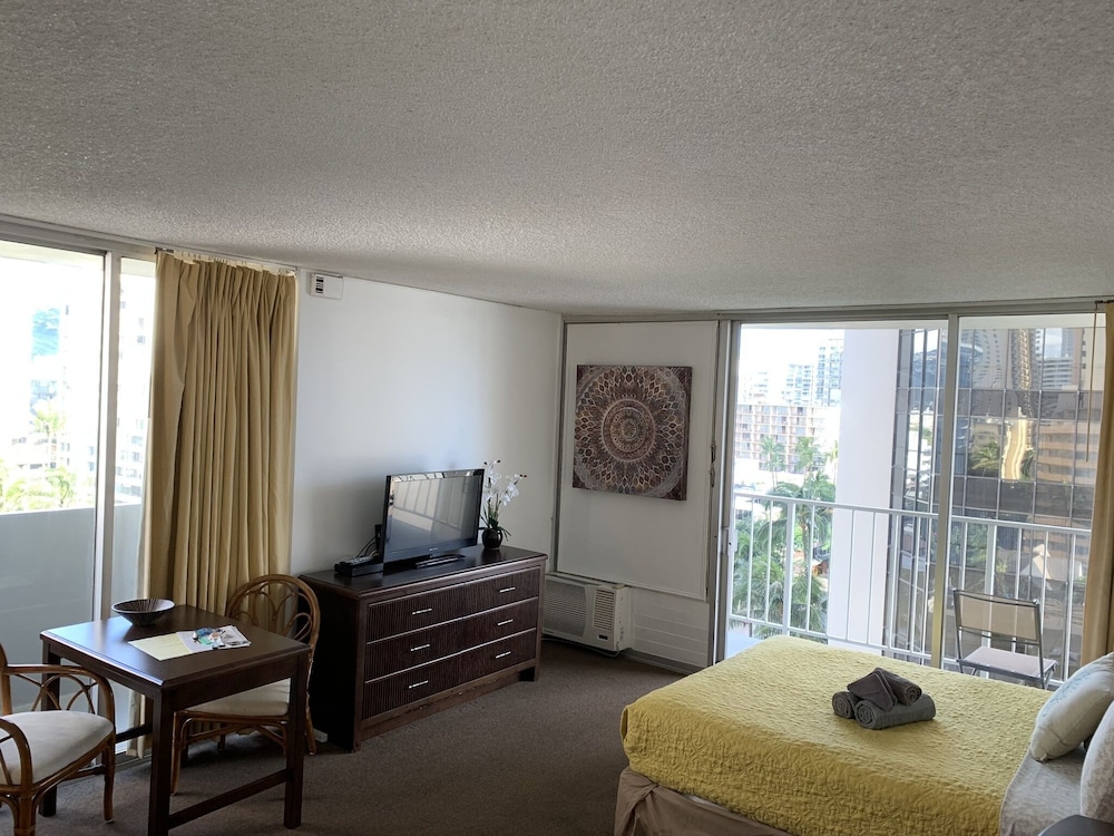 Tropical Studios At Marine Surf Waikiki 39/50