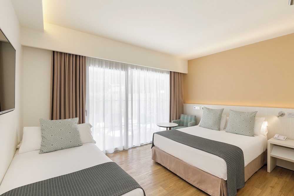 Superior, Double Bed, Pool Access