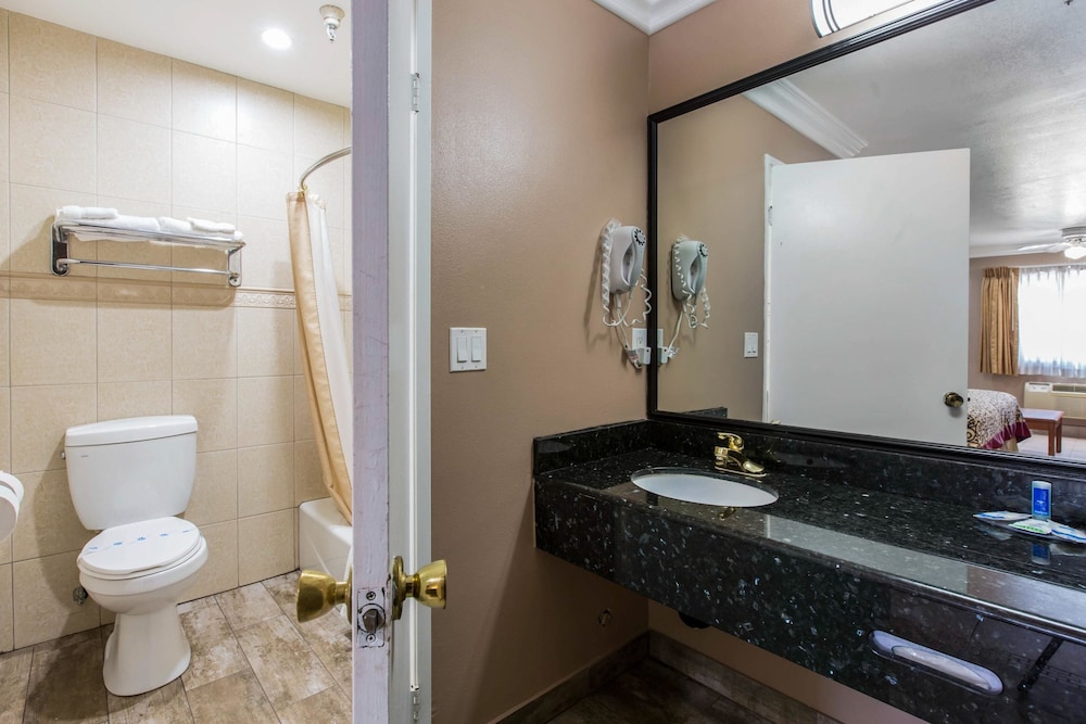 Rodeway Inn Cypress - Buena Park 18/32