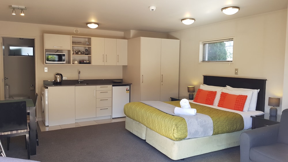 Delago Motel 6/46