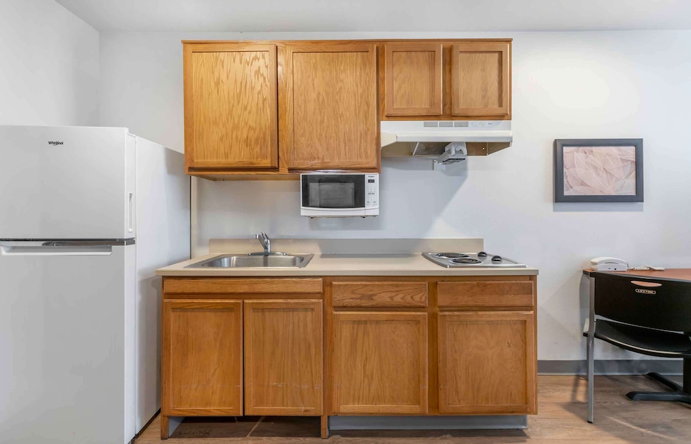 SUITE, QUEEN BED, ACCESSIBLE