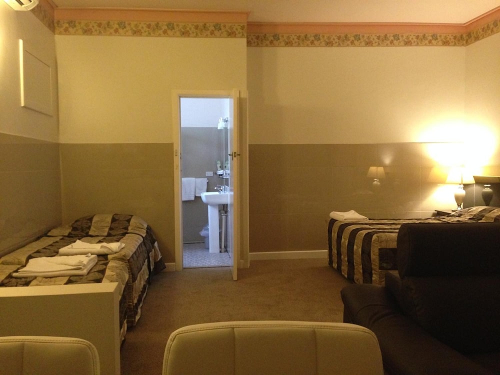 AVALON MOTEL 23/45