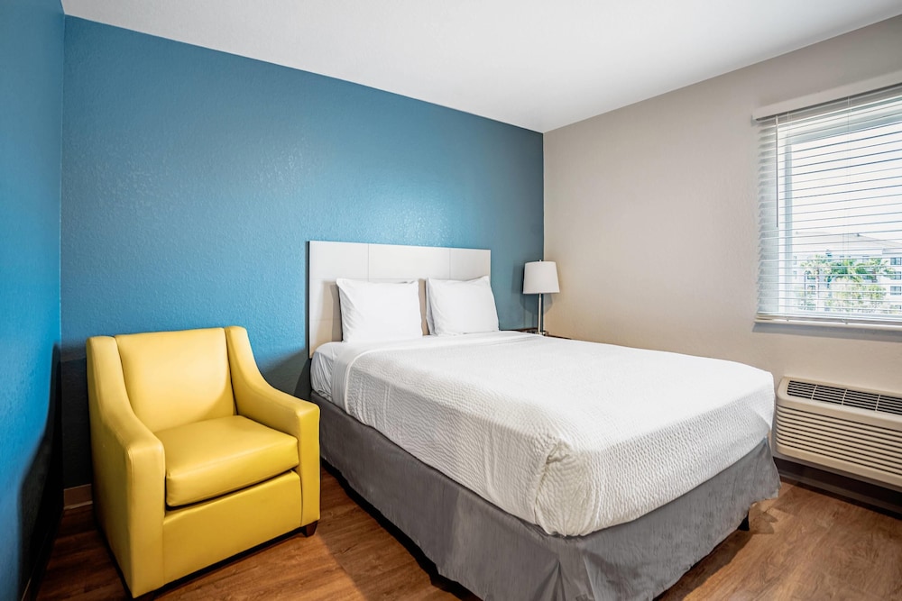 ROOM, QUEEN BED, ACCESSIBLE