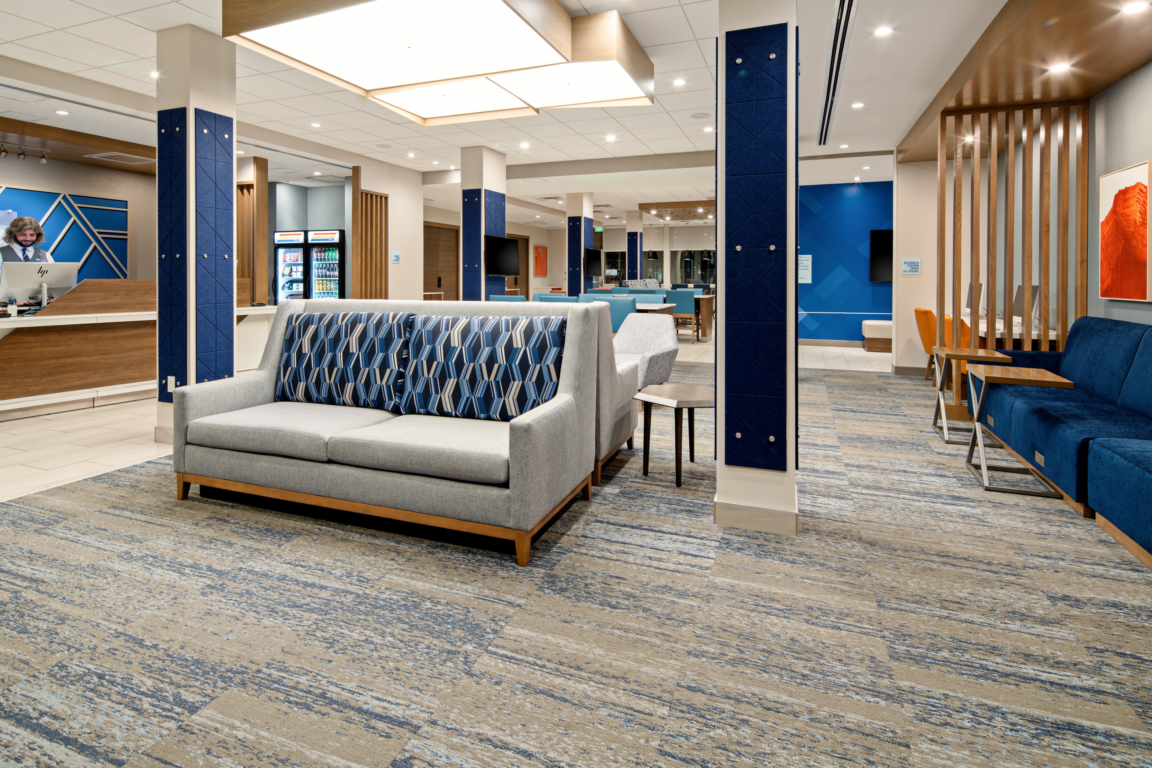 Holiday Inn Express and Suites Palm Desert Millennium 32/52