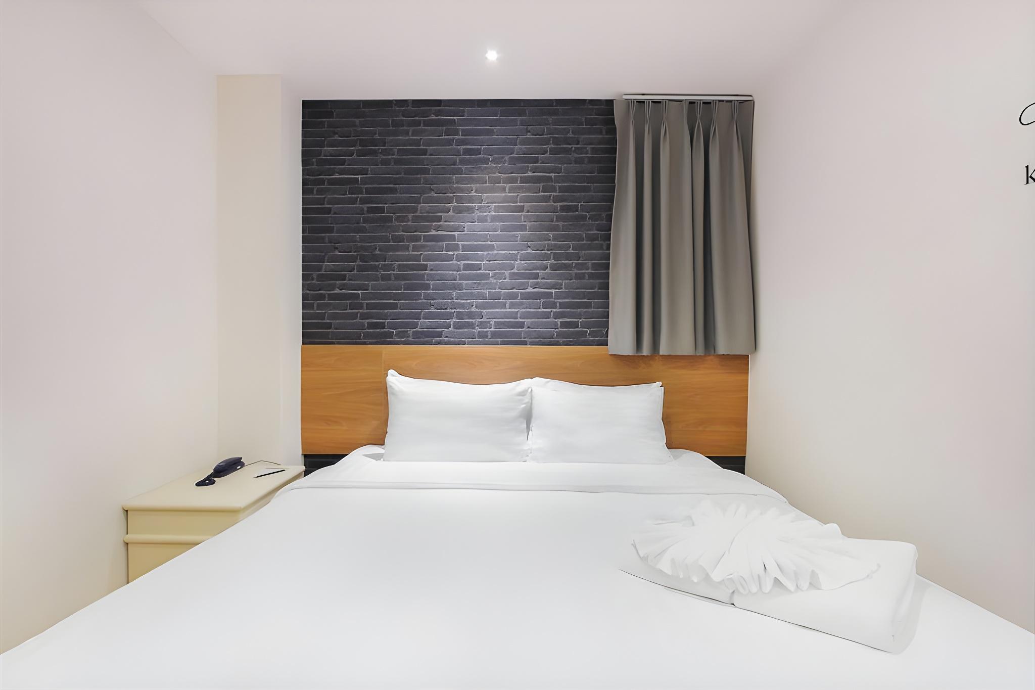 Standard, King Bed, No Window