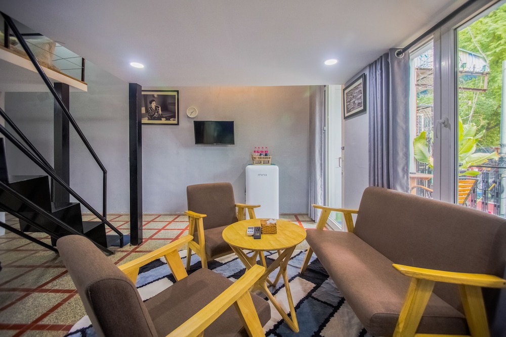 The Artist Residence 34/50