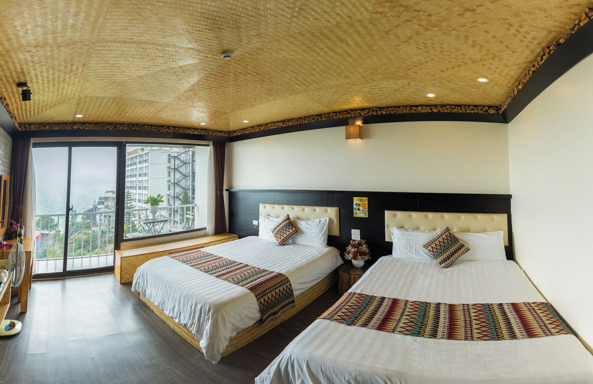 ROOM, QUADRUPLE, MOUNTAIN VIEW