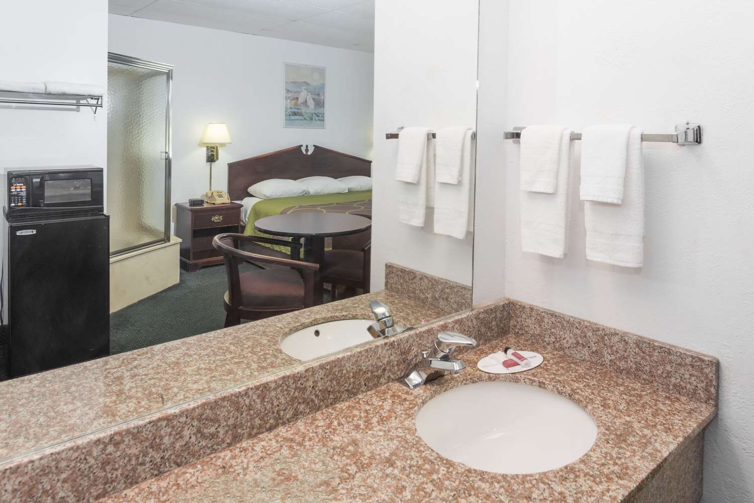 Super 8 by Wyndham Pompano Beach 20/21