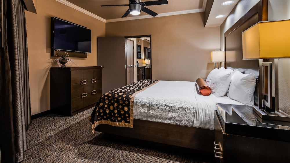 Best Western Premier Crown Chase Inn and Suites 29/70