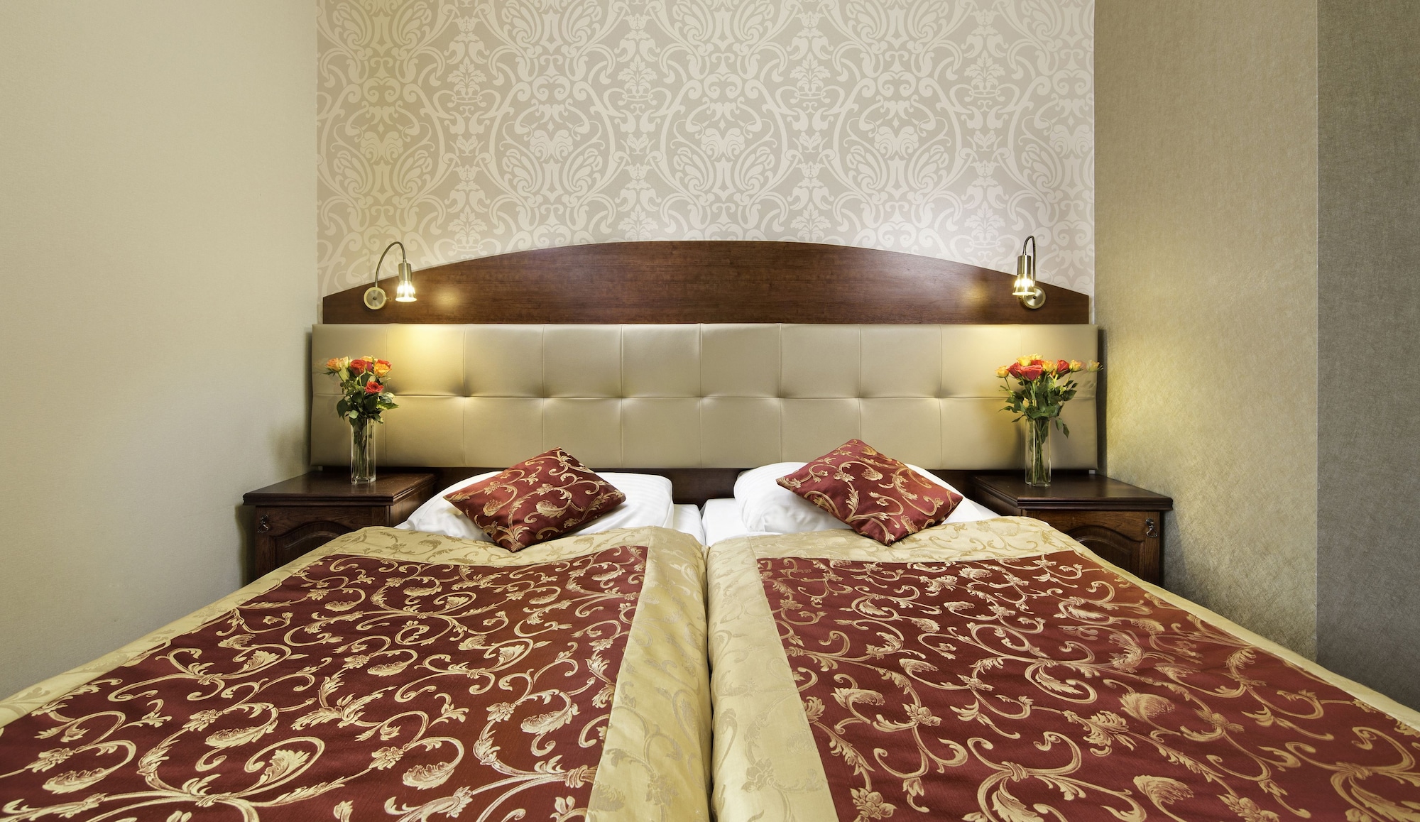 ROOM, SINGLE