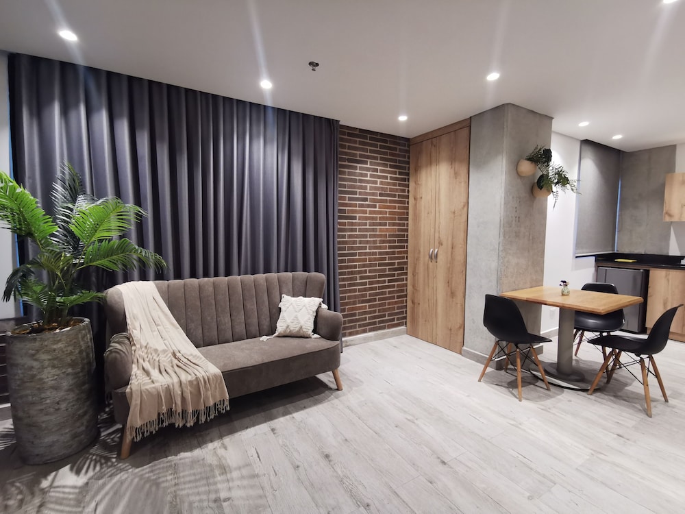 Eutopiq Hotel 46/58