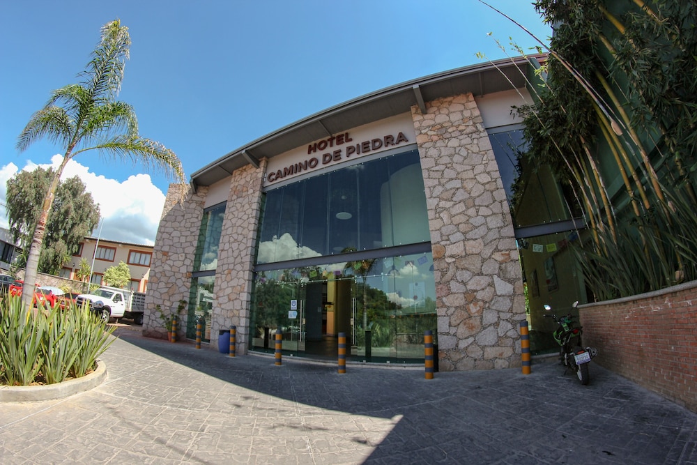 Valenciana Midway Inn 5/50