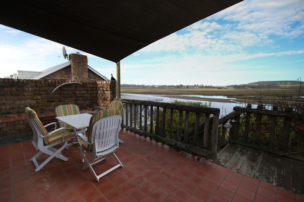 Moonriver Self-catering 24/29
