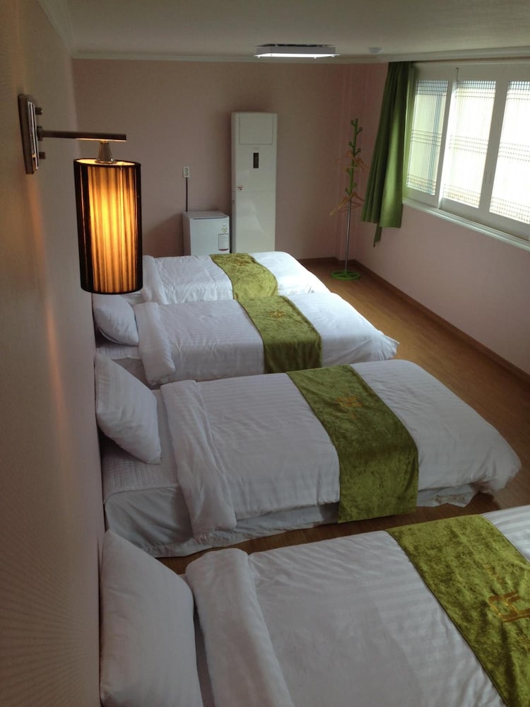 Jeju R Hotel Guest House Hostel 28/60