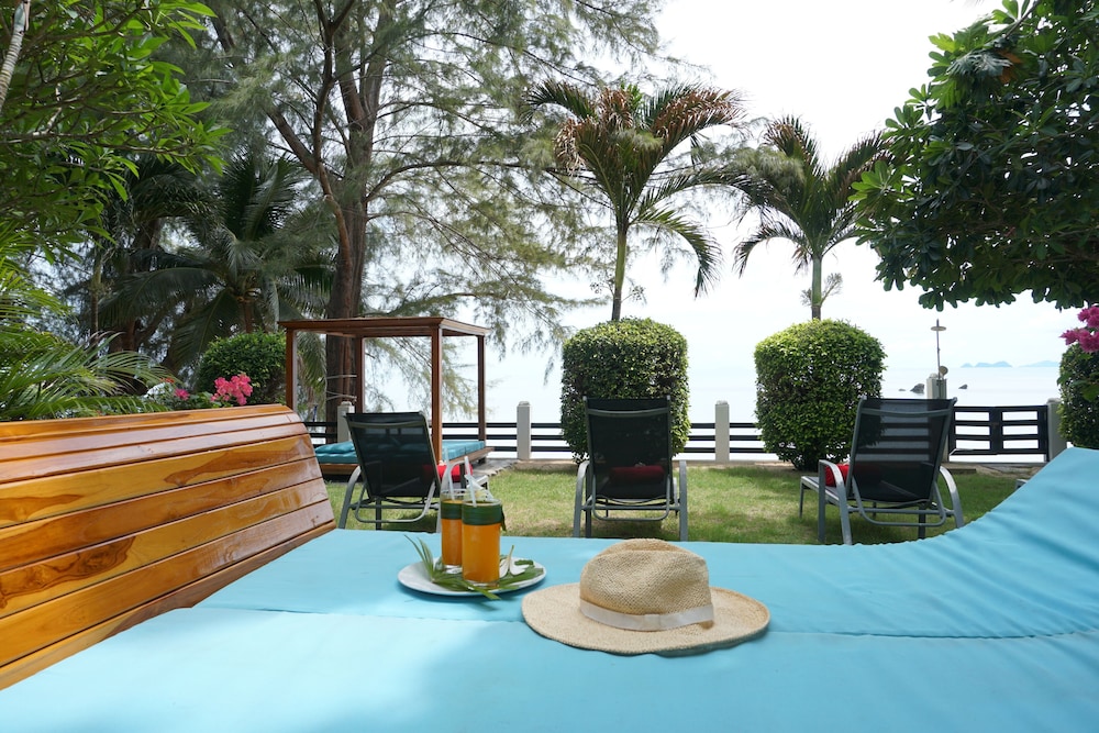 Emerald Sands Beach Villa 26/30