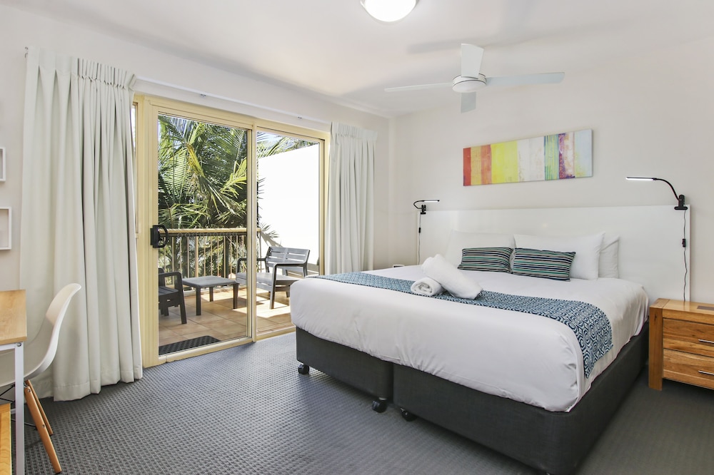 Headland Beach Resort 11/69