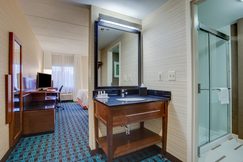 FAIRFIELD INN BY MARRIOTT BURLINGTON WILLISTON 19/40