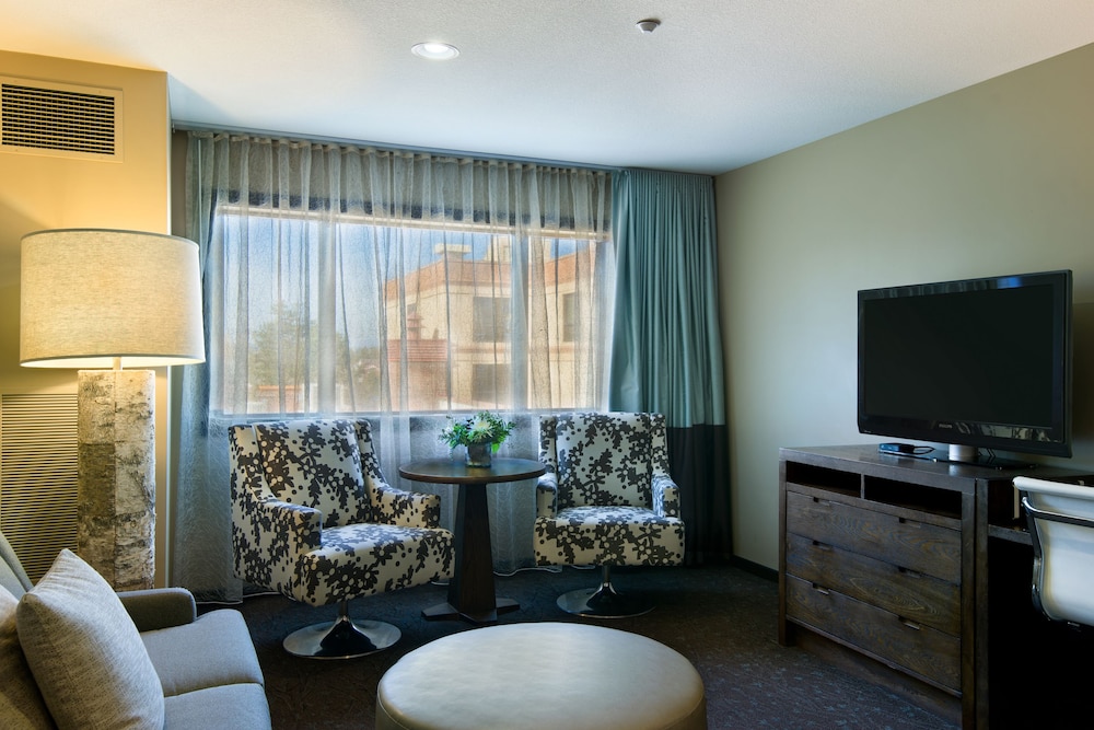 The Oxford Hotel Bend 36/65