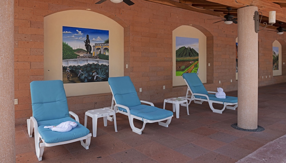 El Corazon Resort 18/48