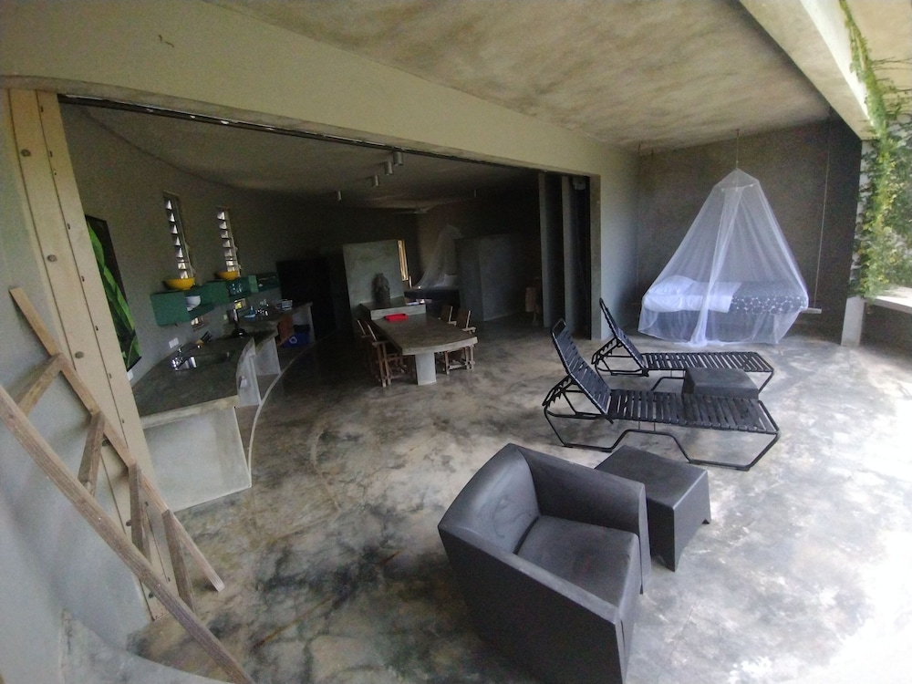 Hix Island House 25/50
