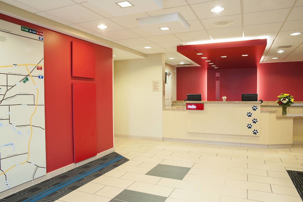 Lobby at Towneplace Suites Des Moines Urbandale, JOHNSTON - IA