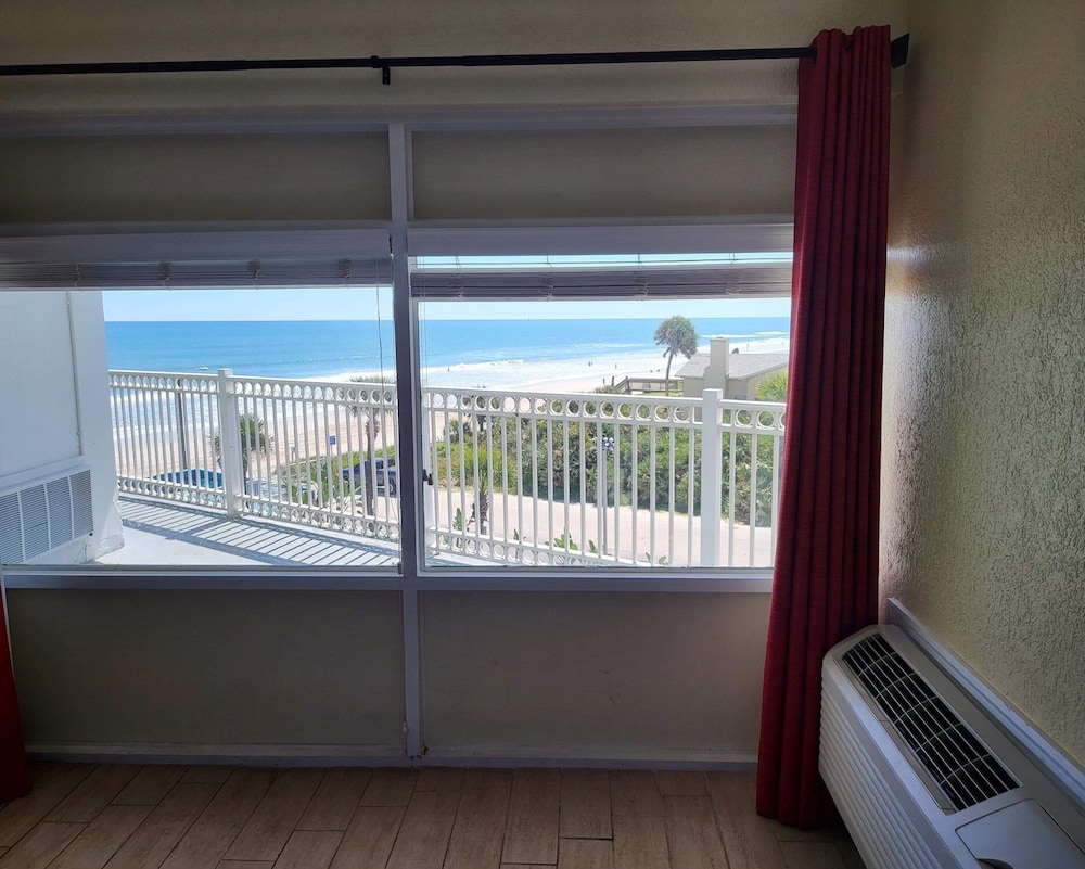 Chateau Mar Beach Resort 27/47