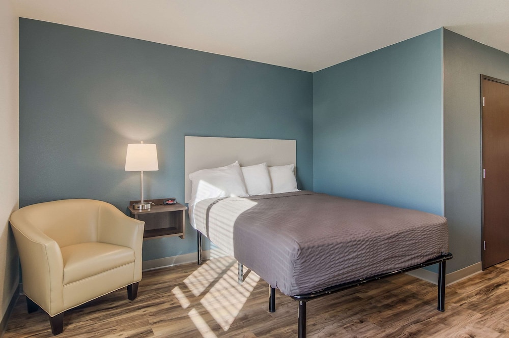 Suite, Queen Bed, Accessible, WoodSpring Suites Broomfield - Westminster 9/10
