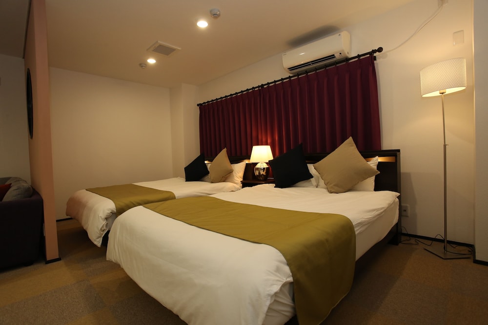 Rozy Hotel Namba 18/63
