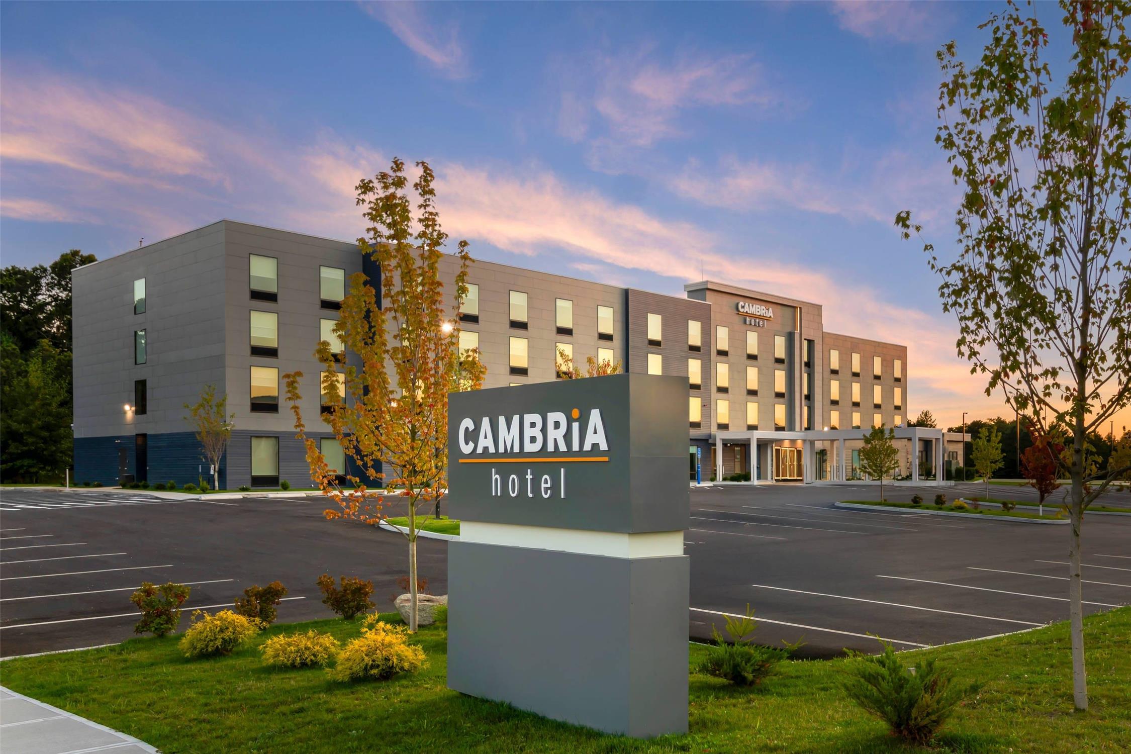 Cambria Hotel & Suites Plymouth 30/30