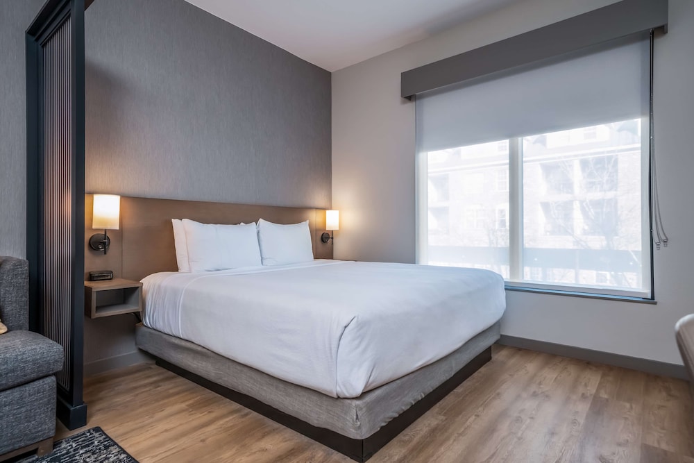 ROOM, KING BED, SOFA, HIGH FLOOR