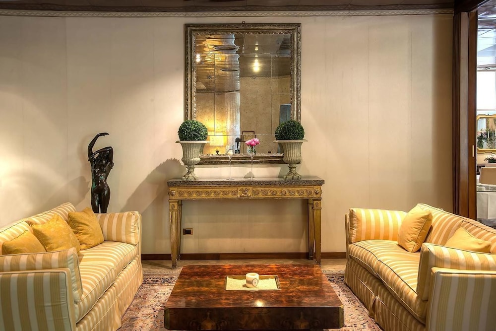 Mini Palace Hotel 5/64