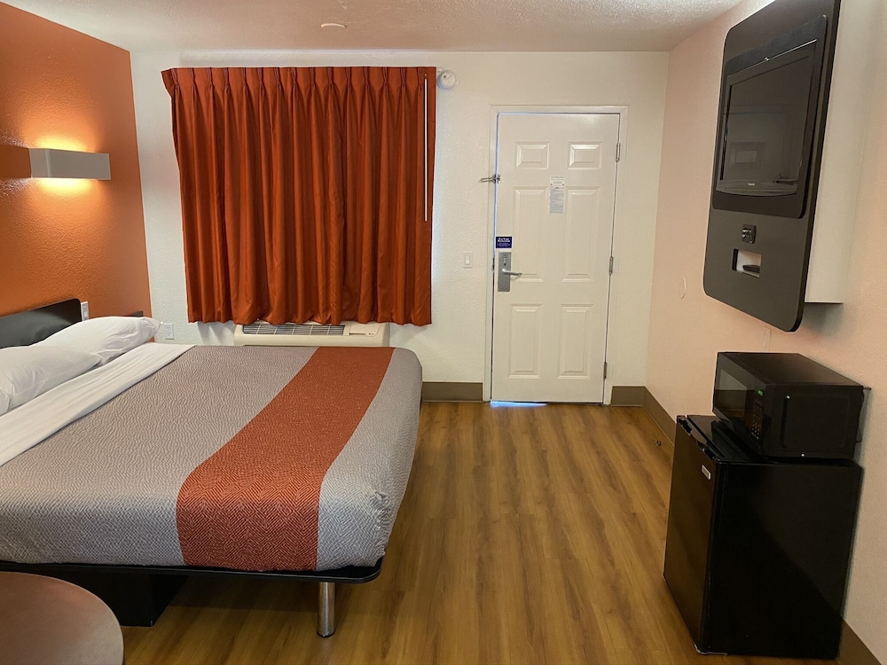 Motel6 Youngstown, OH 16/31