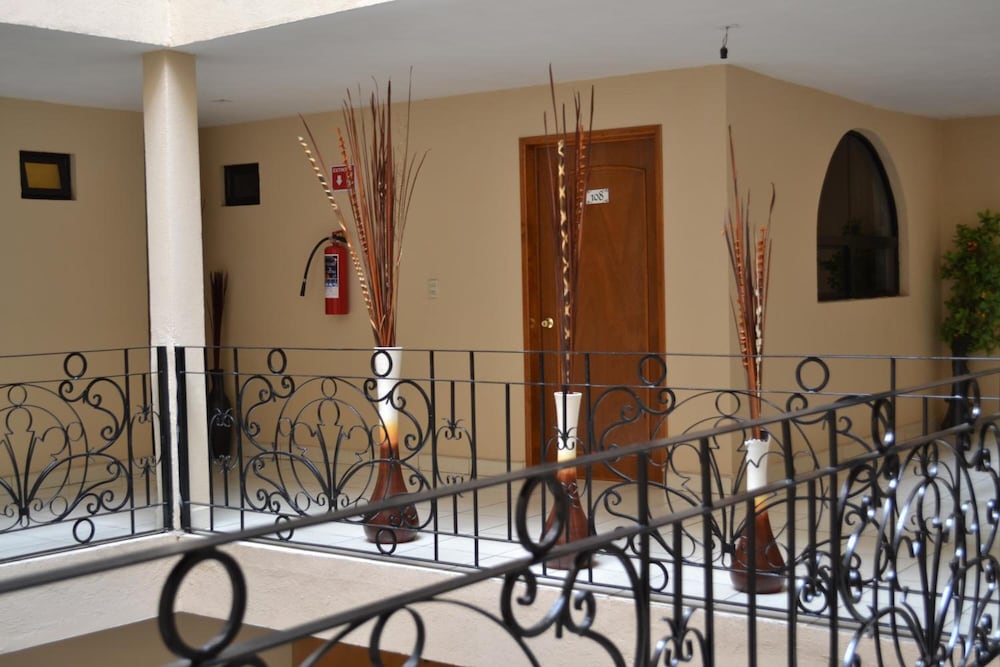 HOTEL CONQUISTADORES 27/35