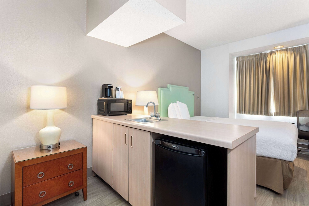 Baymont by Wyndham Orlando-International Dr-Universal Blvd 48/50