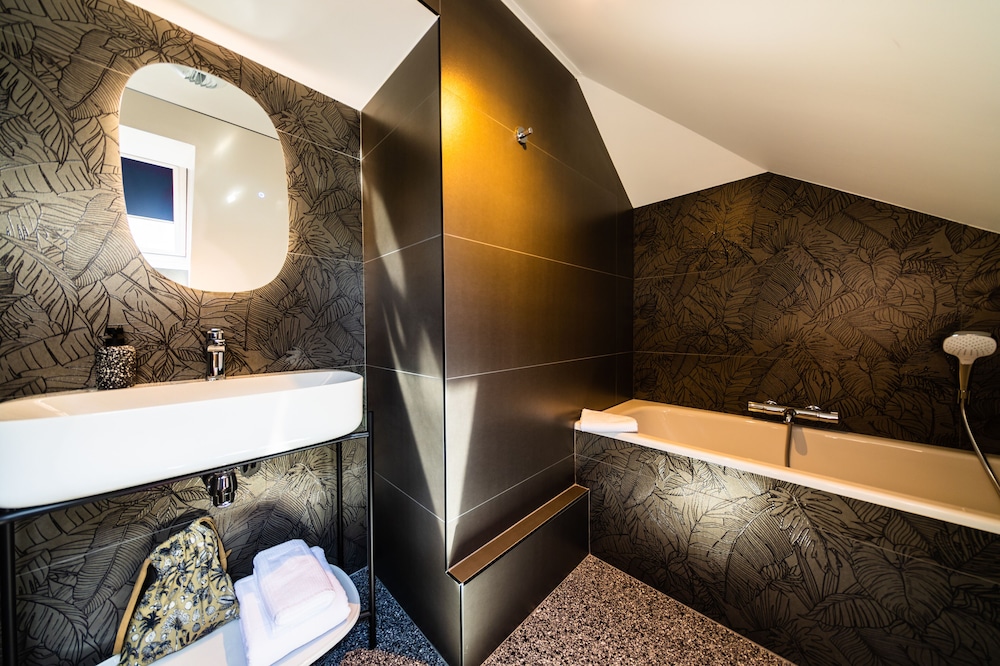 Hotel Paulette 49/54