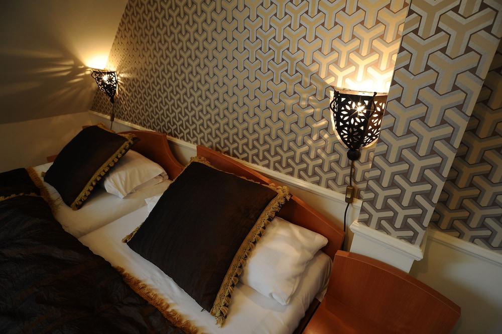 Minaret Hotel 25/50