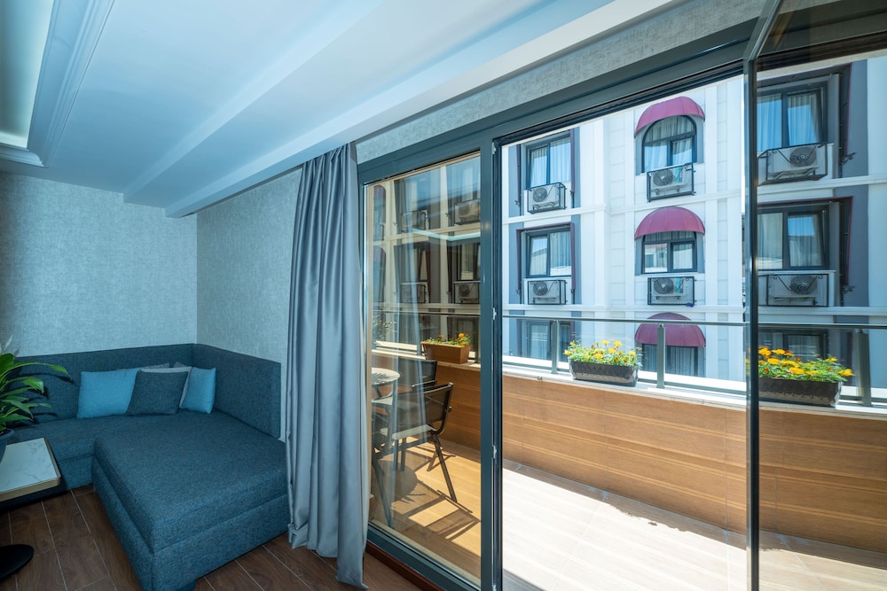 Freya Hotel 61/68