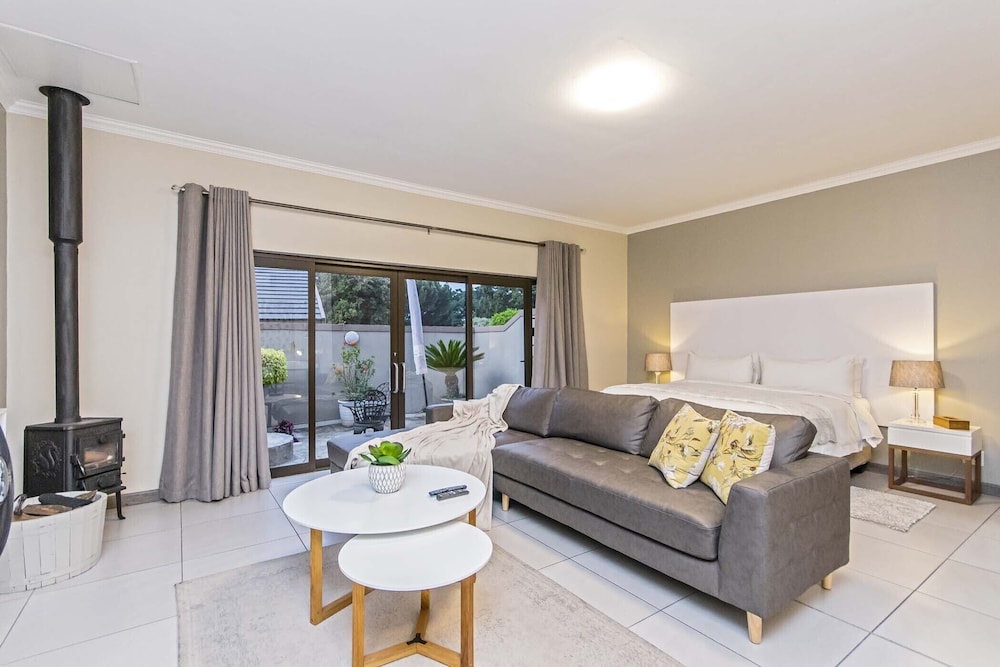 Dunton Guest House 25/50