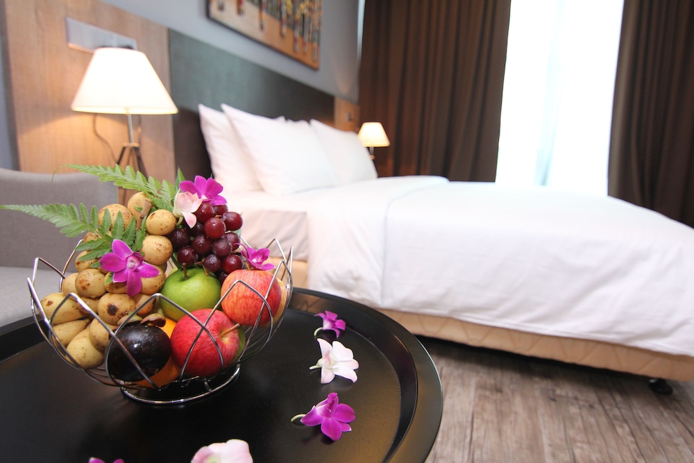 Nexus Regency Suites & Hotel 64/69