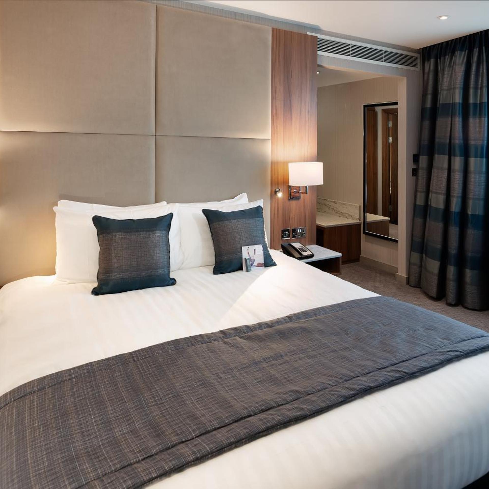 Club, Suite, King Bed, Club Floor