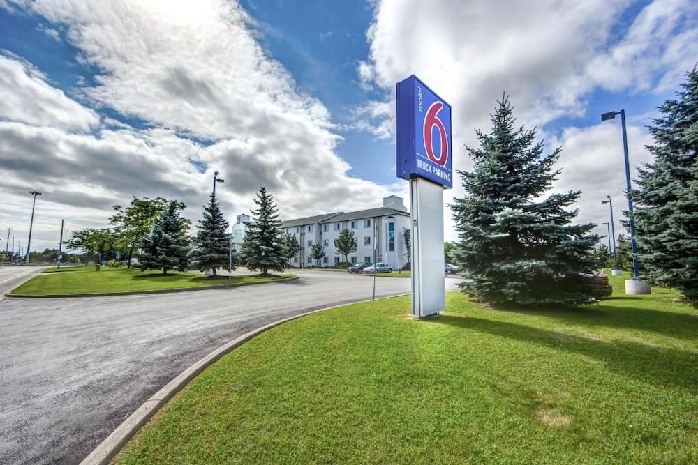 Motel6 Burlington On - Toronto West - Oakville 55/61