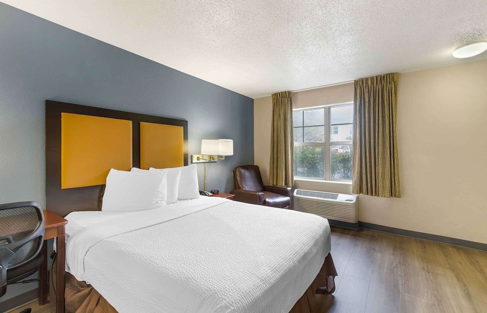 STUDIO, QUEEN BED, ACCESSIBLE