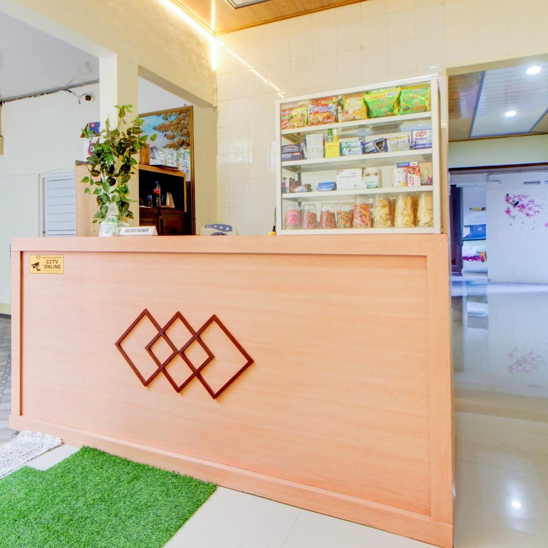 Hotel O Alun-Alun Purwokerto Near Gor Satria Purwokerto Formerly Guest House Blessing 6/32