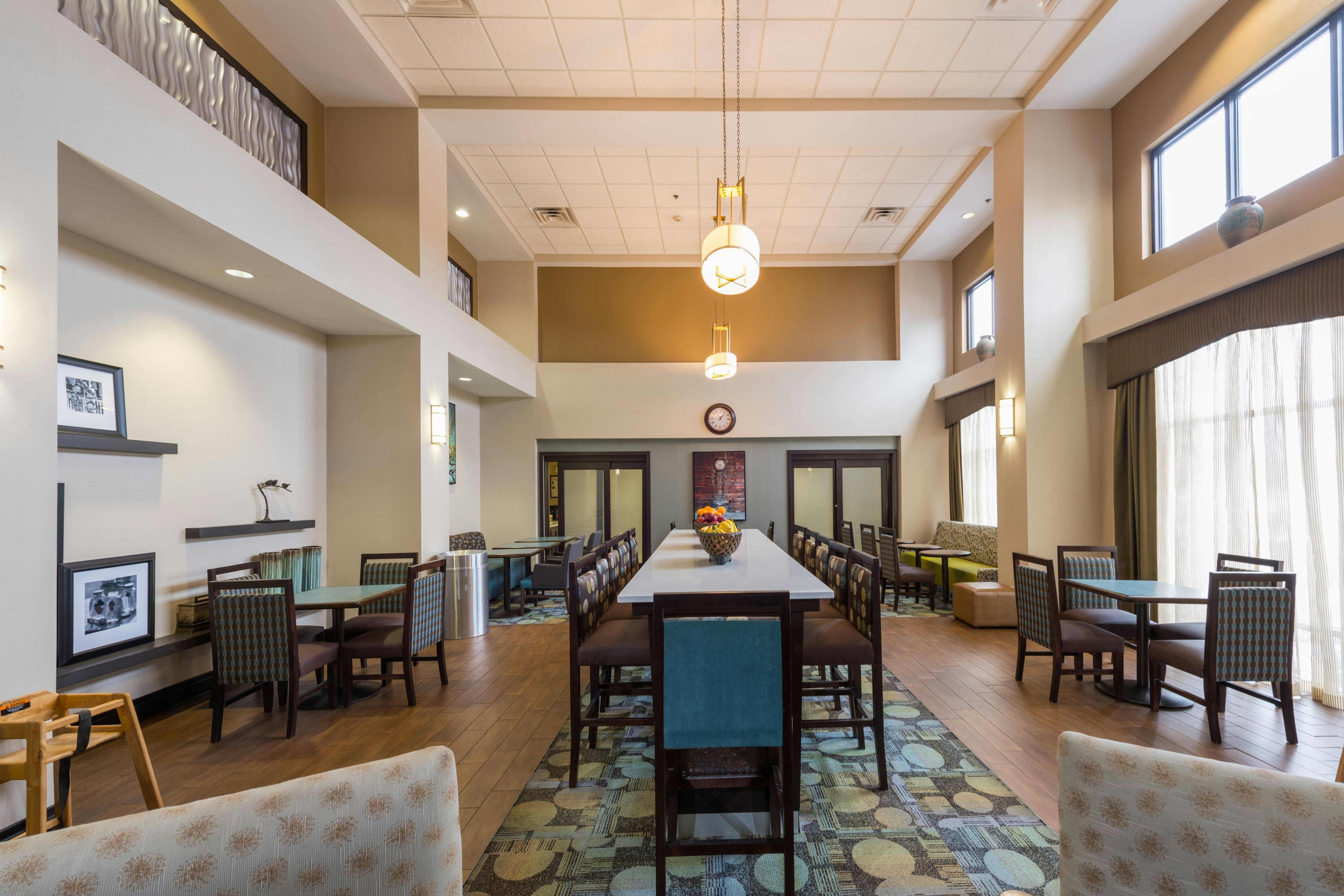 Hampton Inn And Suites Jamestown 25/37