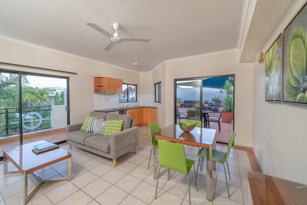 Regal Port Douglas 32/56