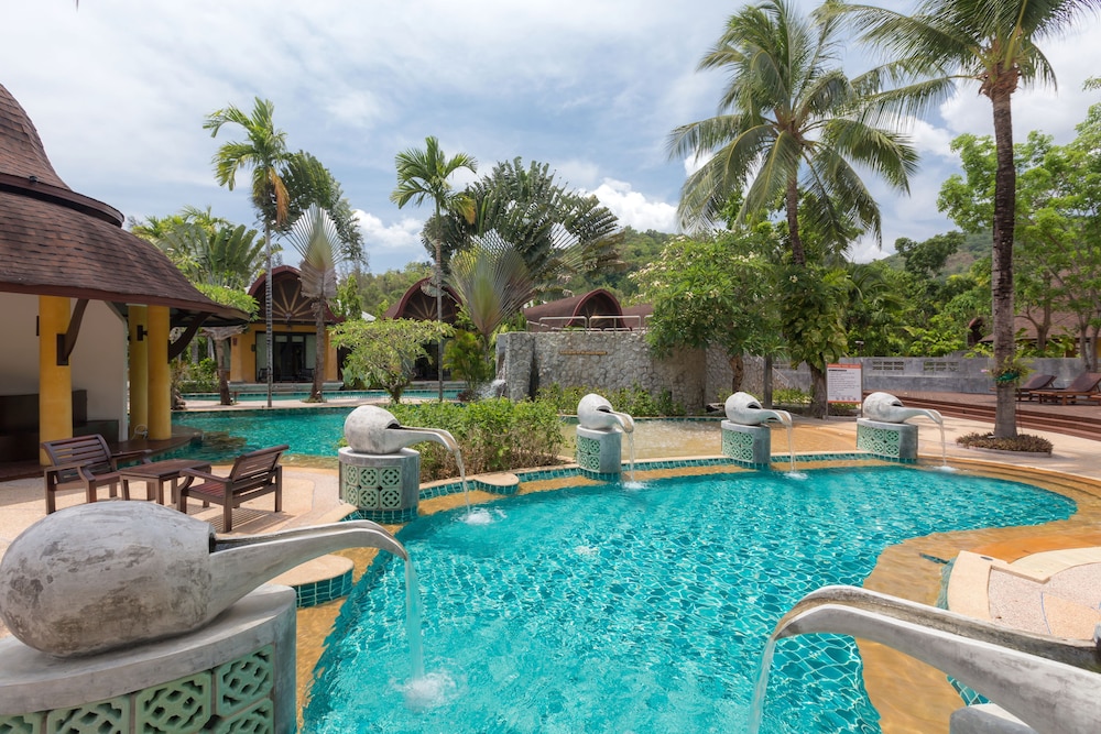 The Village Resort 35/37