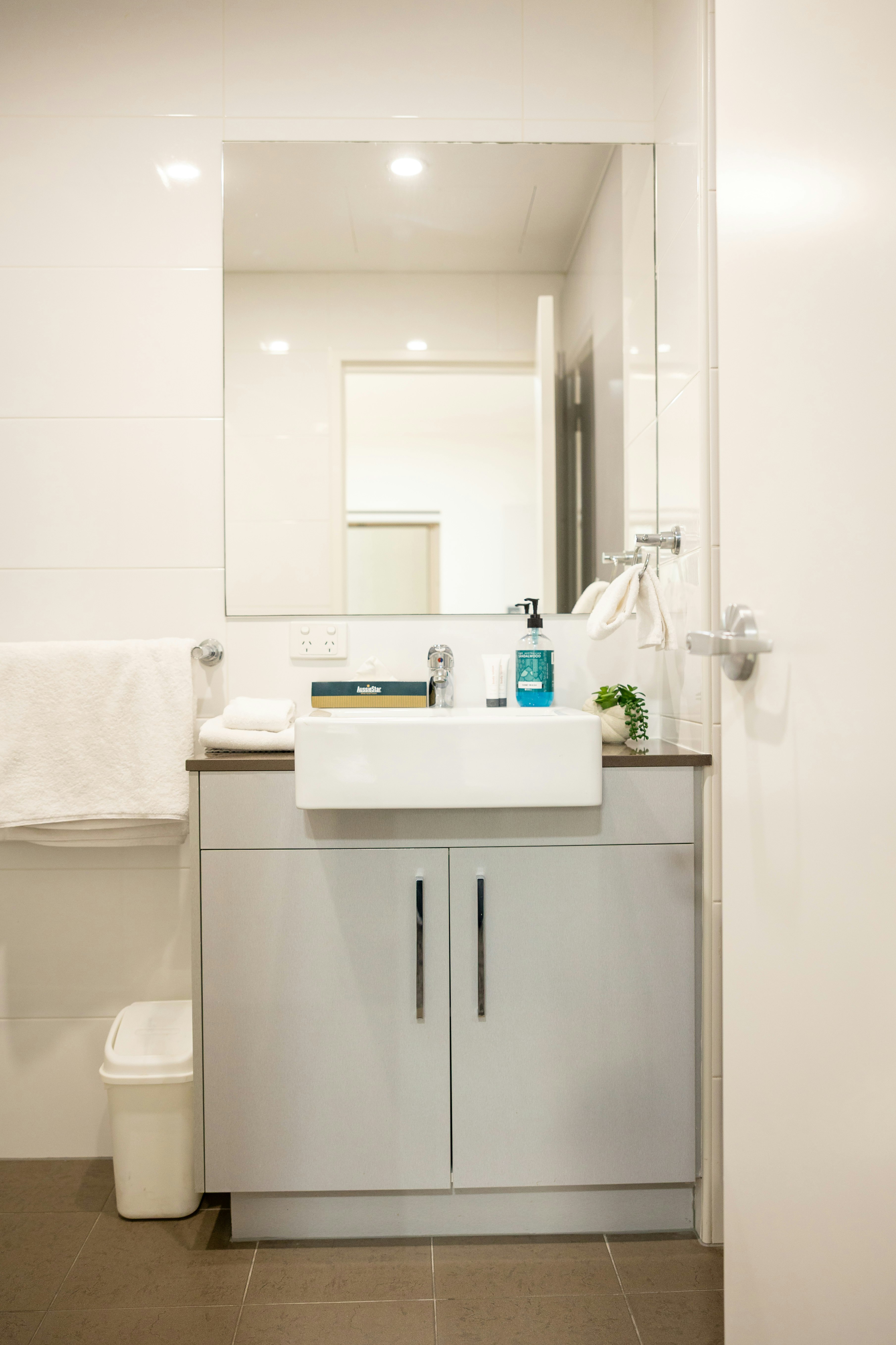 Baileys Serviced Apartments 75/76