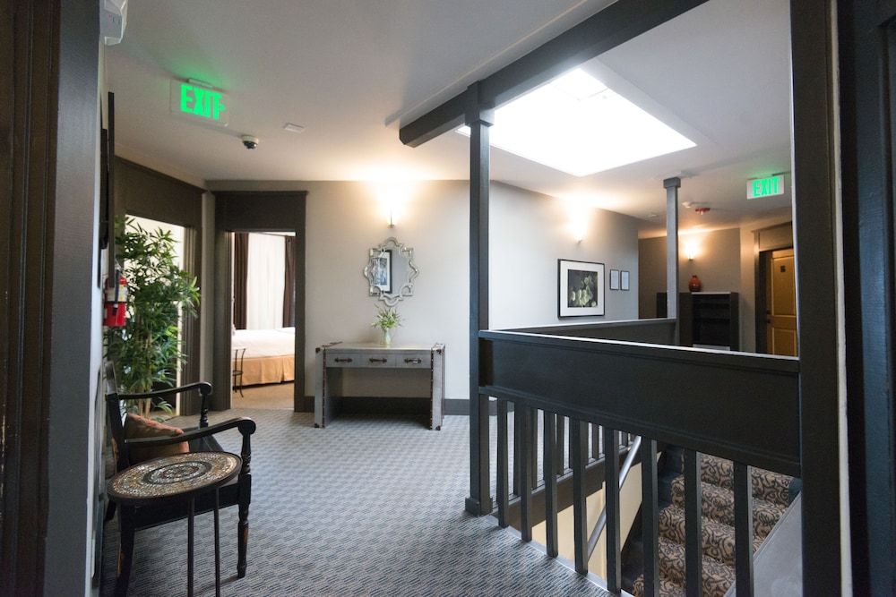 Camas Hotel 52/74