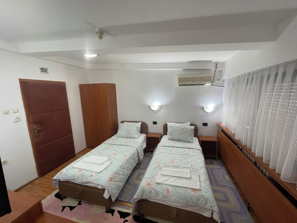 Hotel Square 33/55