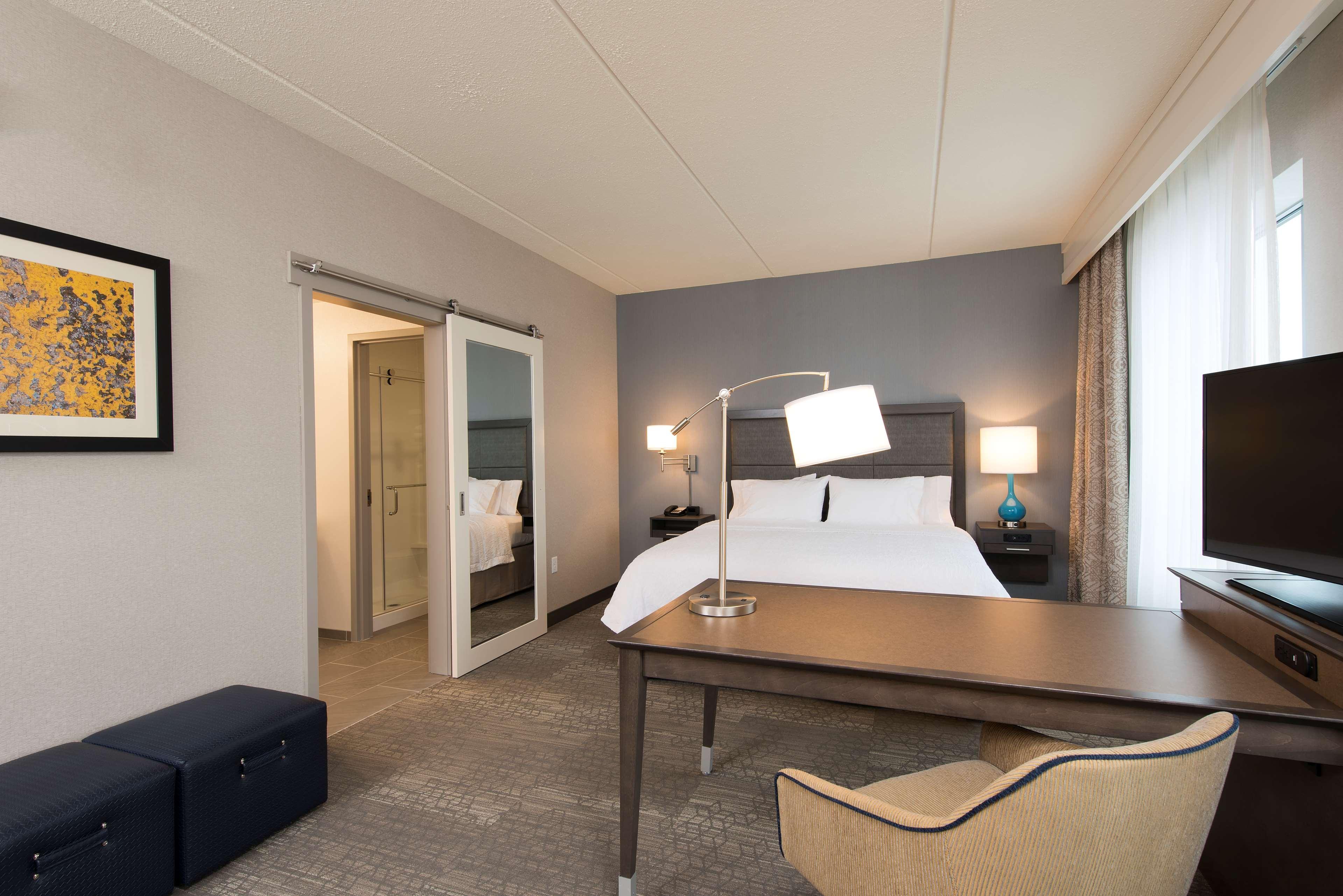 STUDIO, SUITE, KING BED